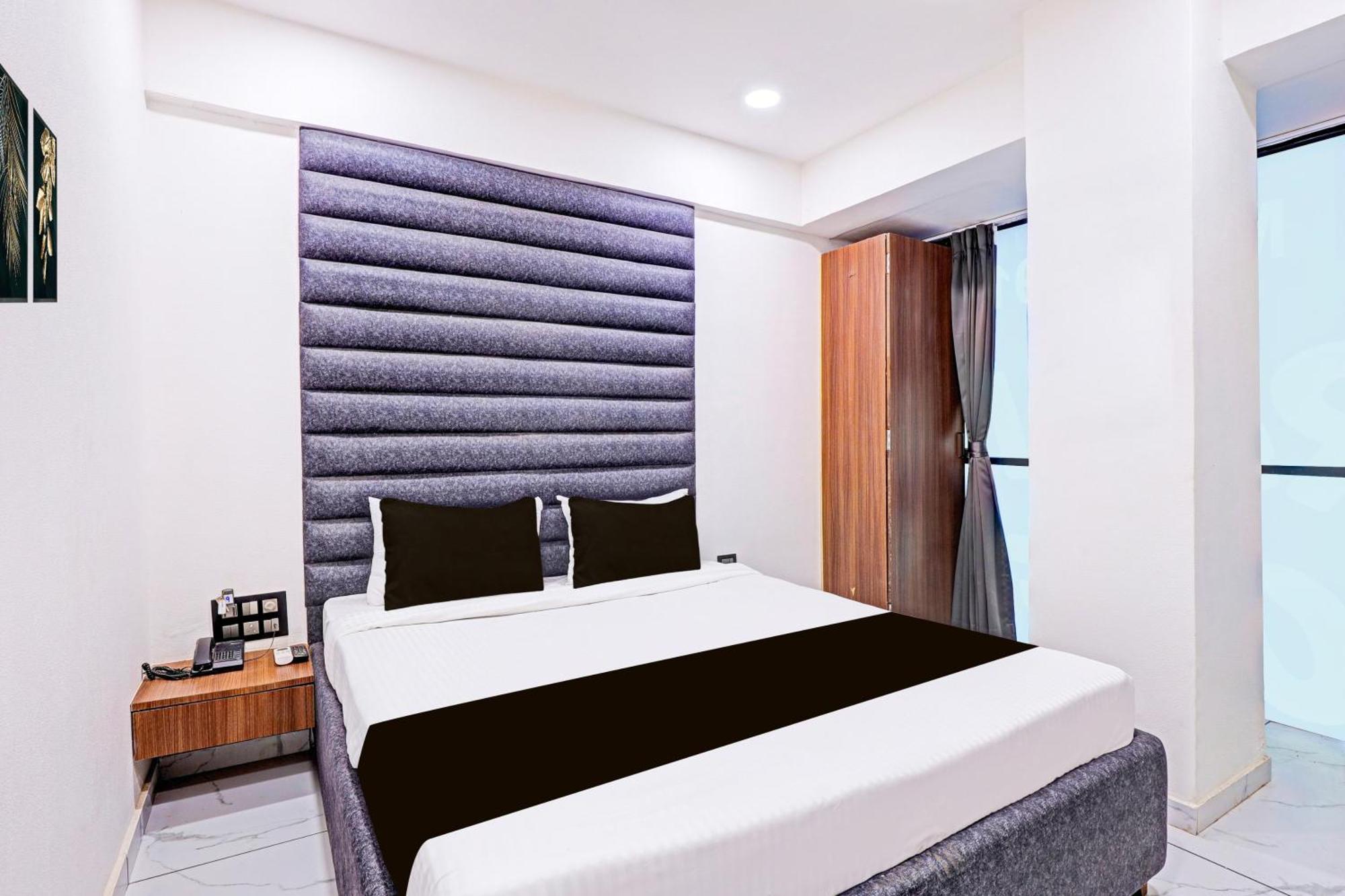 Super Hotel O Althan Formerly Hotel Niraant سورات المظهر الخارجي الصورة