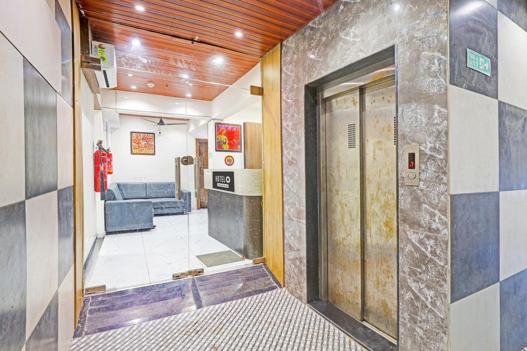 Super Hotel O Althan Formerly Hotel Niraant سورات المظهر الخارجي الصورة