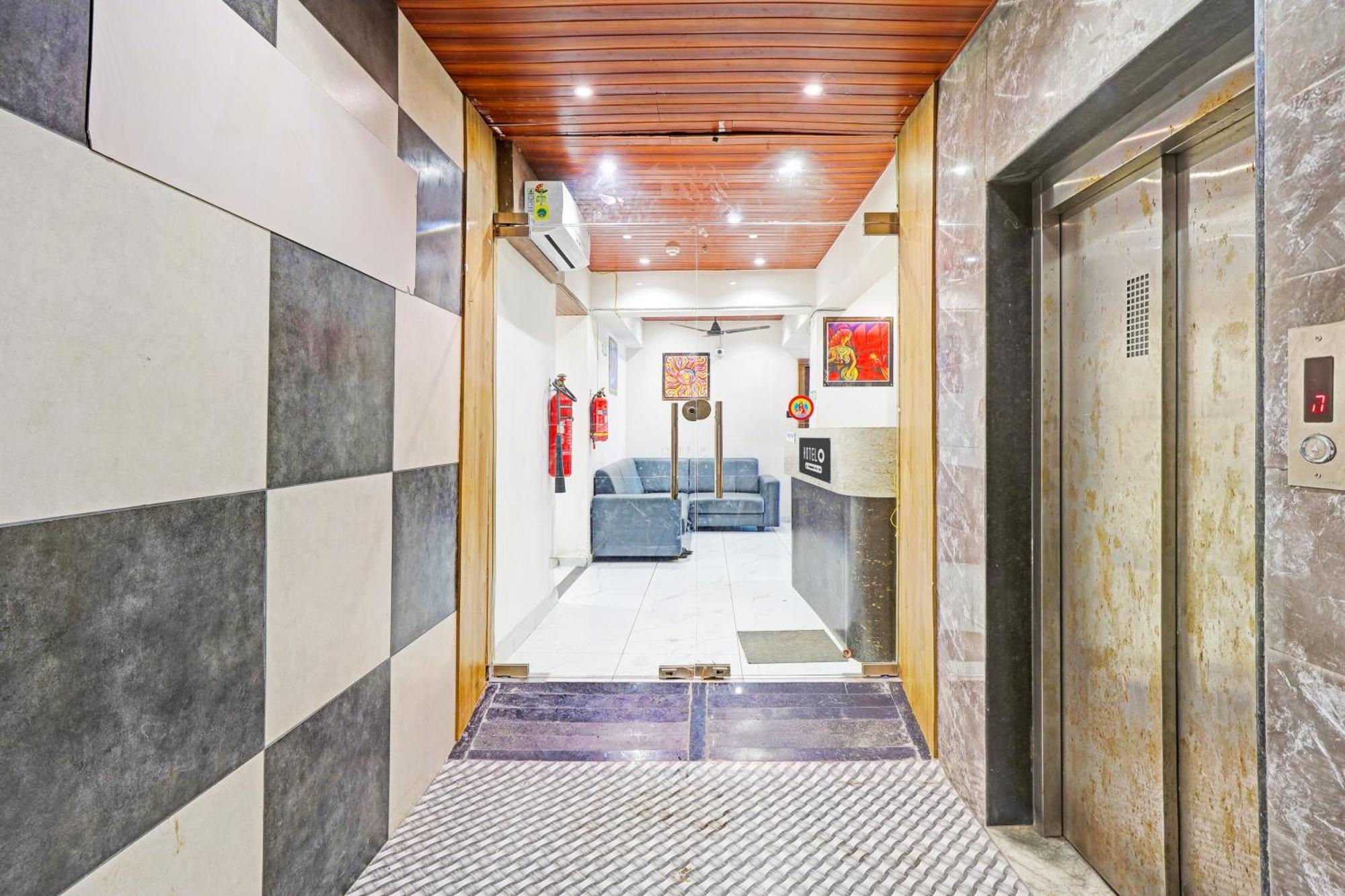 Super Hotel O Althan Formerly Hotel Niraant سورات المظهر الخارجي الصورة