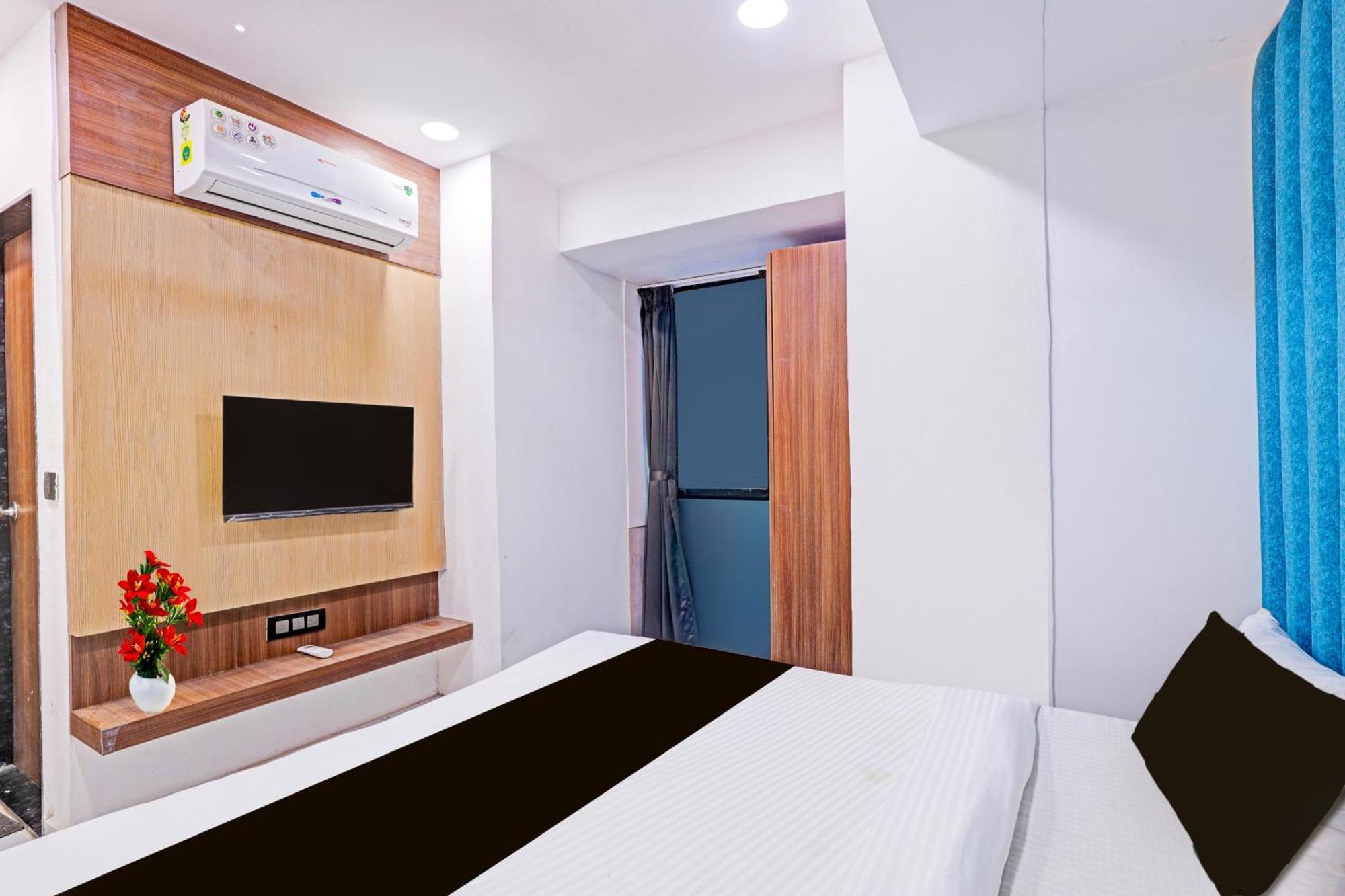 Super Hotel O Althan Formerly Hotel Niraant سورات المظهر الخارجي الصورة