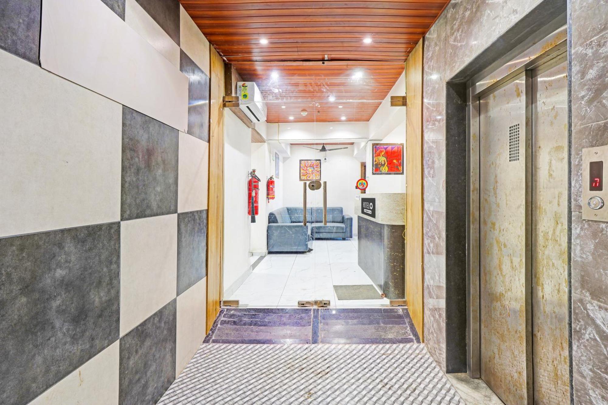 Super Hotel O Althan Formerly Hotel Niraant سورات المظهر الخارجي الصورة